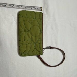 New FOSSIL Hey-Per Green Wristlet
